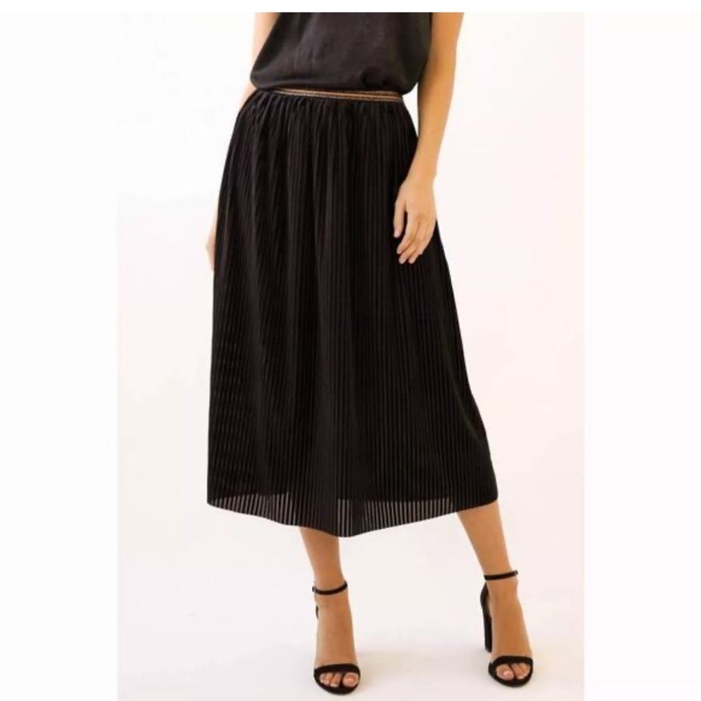 NWT Women’s Mystree Black Ribbed Velvet Goth Whimsical Midi A-Skirt